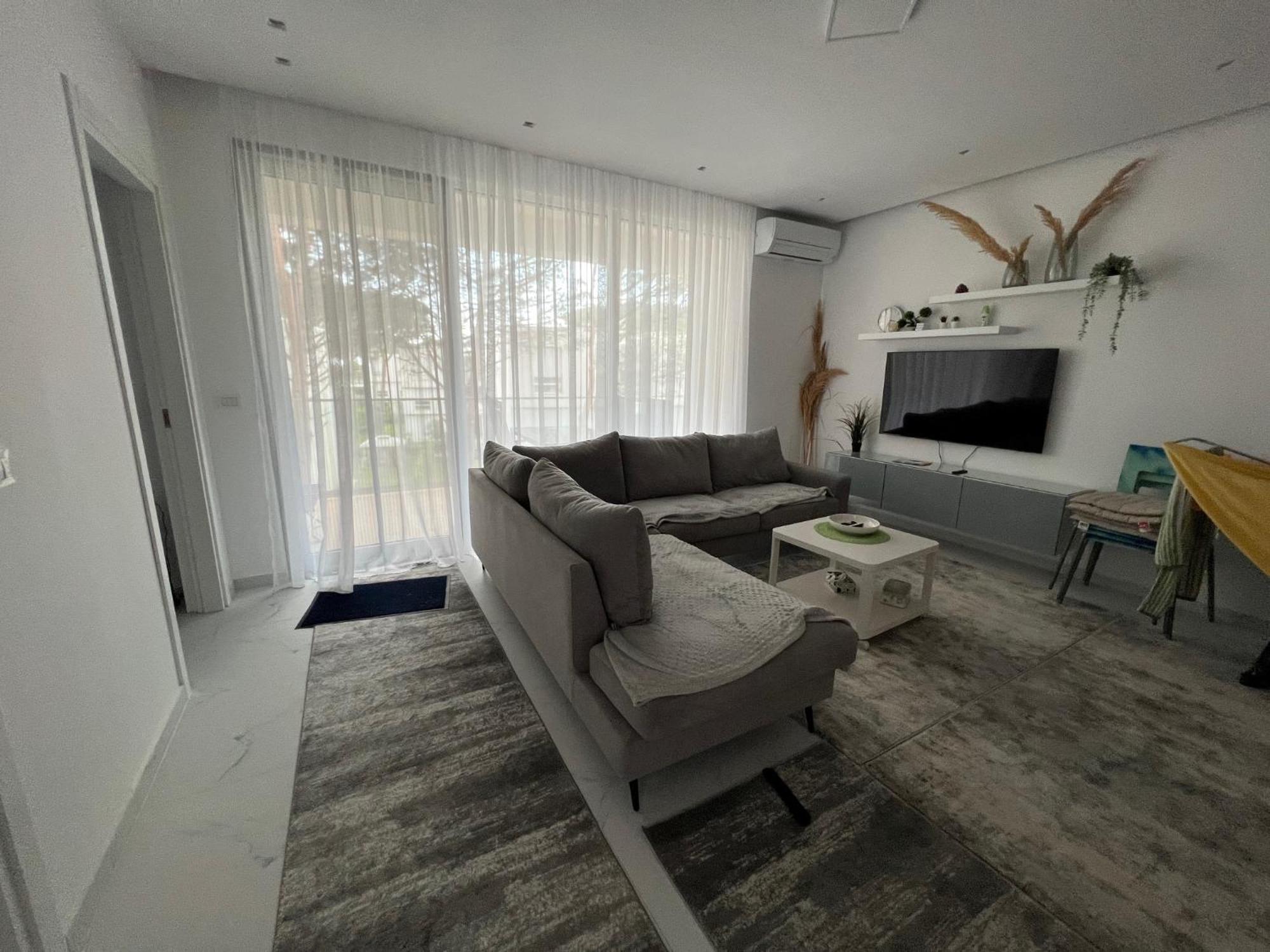 Rent Lalzy Bay * Durrës